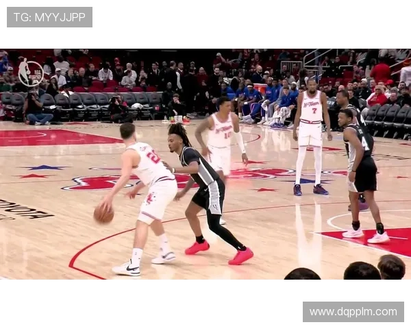 [NBA]申京送出妙传 伊森空切上篮得手.