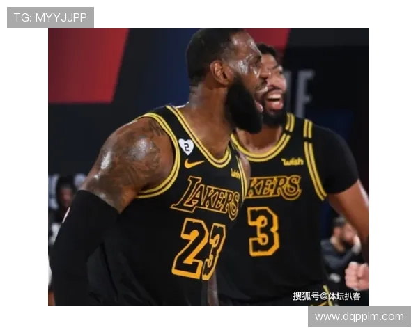 米特里策妻子怒斥对手犯规不断